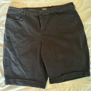 NYDJ black denim jean shorts size 18